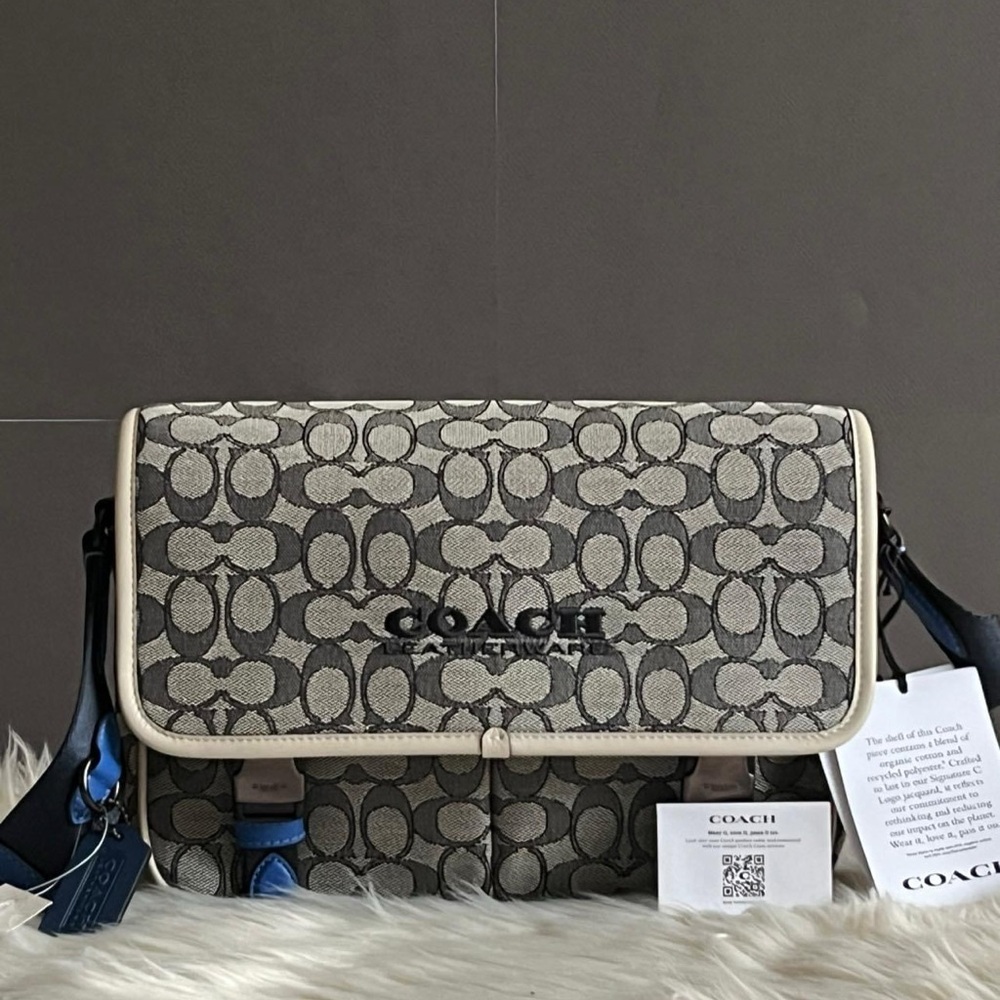 C9158 - Coach League Messenger Bag in Signature Jacquard - Picture 12 of 13